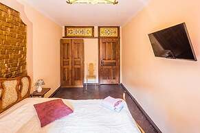 Apartment Halytska 9b