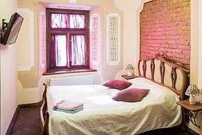 Apartment Halytska 9b
