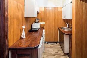 Apartment Halytska 9b