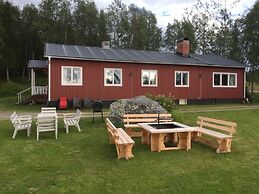 Stora Björnstugan in Laisvallby