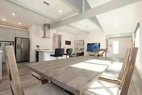 Spacious House on Melrose w Private Backyard Gym