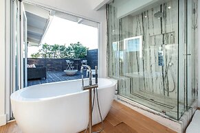 Beautifully Designed Palos Verdes Villa w/ Private Beach and Stunning