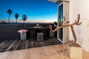 Beautifully Designed Palos Verdes Villa w/ Private Beach and Stunning