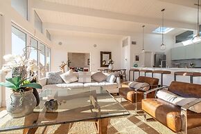 Beautifully Designed Palos Verdes Villa w/ Private Beach and Stunning