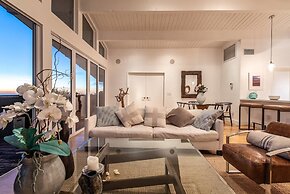 Beautifully Designed Palos Verdes Villa w/ Private Beach and Stunning
