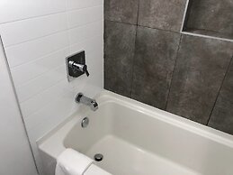 Brand NEW Luxury Spacious 3bdr Townhome Close to 3rd St