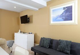 LUX Suites in the Heart of Santa Monica