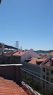 Quiet and Sunny central Lisbon apartment