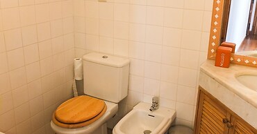 Quiet and Sunny central Lisbon apartment