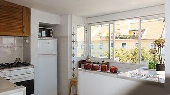 Quiet and Sunny central Lisbon apartment