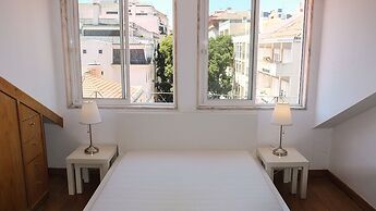 Quiet and Sunny central Lisbon apartment