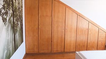 Quiet and Sunny central Lisbon apartment