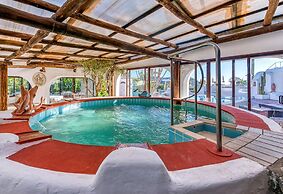 Ravino Secret Retreat