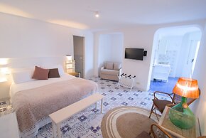 Ravino Secret Retreat