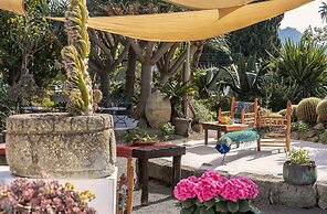 Ravino Secret Retreat