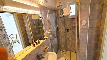 Ravino Secret Retreat