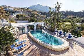 Ravino Secret Retreat