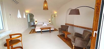 Ravino Secret Retreat