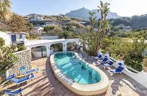 Ravino Secret Retreat