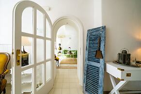 Ravino Secret Retreat