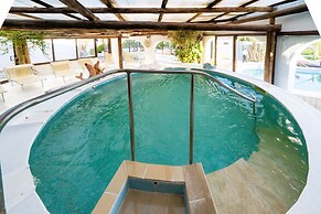 Ravino Secret Retreat