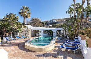 Ravino Secret Retreat