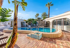 Ravino Secret Retreat