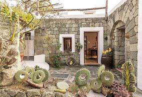 Ravino Secret Retreat