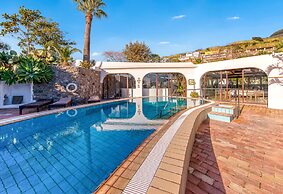 Ravino Secret Retreat