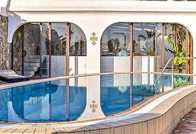 Ravino Secret Retreat