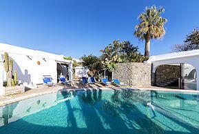 Ravino Secret Retreat