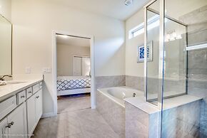 NEW DEC 2018! Solterra 6bd/4ba Pool Home #6st452