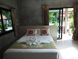 Baan Keree Thara Khiri Wong