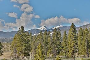 Mountain Peak 4 Bedroom Home by RedAwning