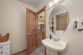 Mountain Peak 4 Bedroom Home by RedAwning