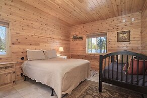 Mountain Peak 4 Bedroom Home by RedAwning