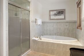 Mountain Peak 4 Bedroom Home by RedAwning