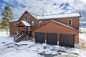 Mountain Peak 4 Bedroom Home by RedAwning