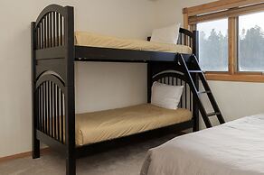 Mountain Peak 4 Bedroom Home by RedAwning