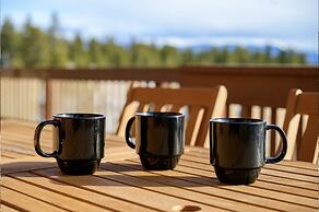 Mountain Peak 4 Bedroom Home by RedAwning