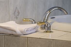 Mountain Peak 4 Bedroom Home by RedAwning