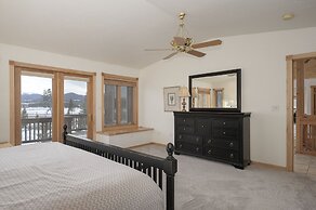 Mountain Peak 4 Bedroom Home by RedAwning