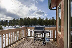 Mountain Peak 4 Bedroom Home by RedAwning