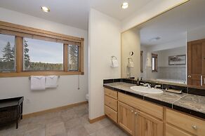 Mountain Peak 4 Bedroom Home by RedAwning