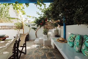 Sea View Apartments & Studios