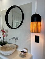 Sea View Apartments & Studios