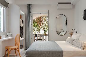 Sea View Apartments & Studios