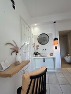 Sea View Apartments & Studios