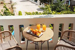 Sea View Apartments & Studios