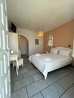 Sea View Apartments & Studios